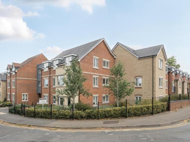 Flat for sale in Berrick Salome, Oxfordshire