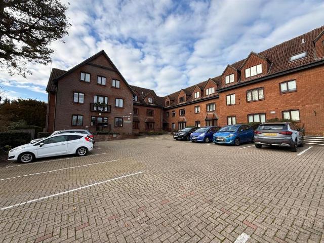 House for sale in Navestock Side, Essex