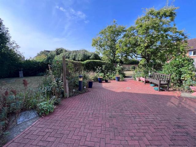 House for sale in Newbury Park, Greater London