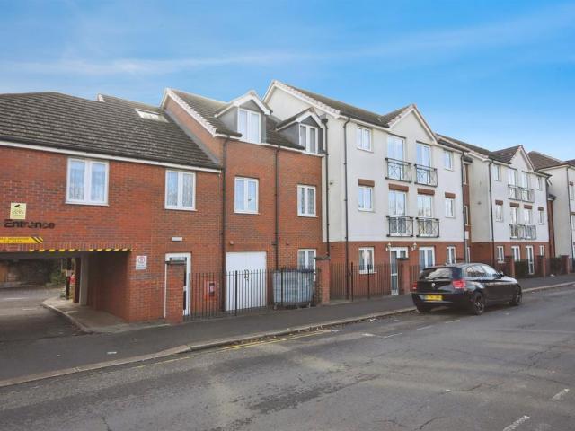House for sale in Rush Green, Greater London