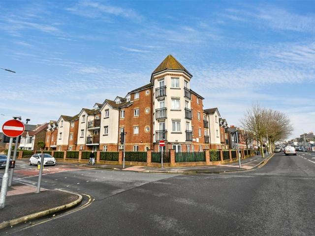 House for sale in Roselands, Eastbourne