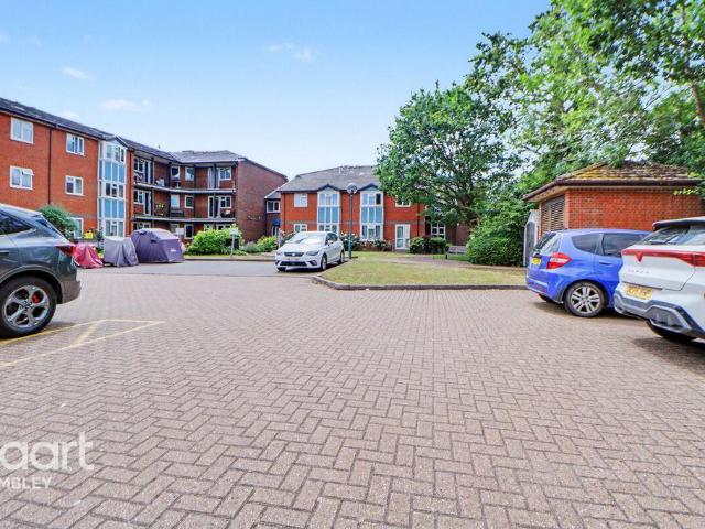 House for sale in Elstree and Borehamwood, Borehamwood