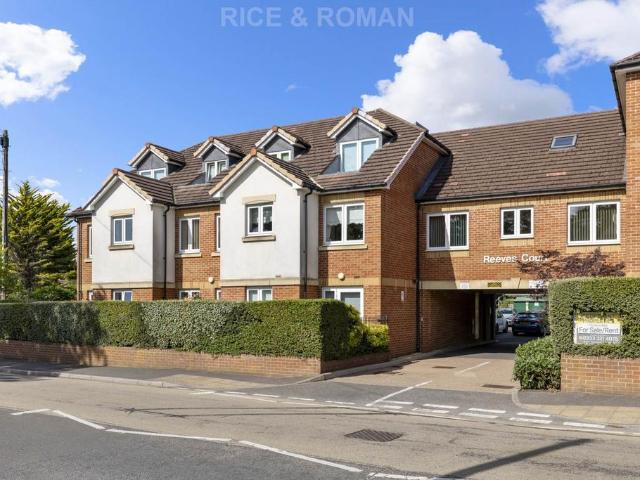 House for sale in Heol-las, Surrey