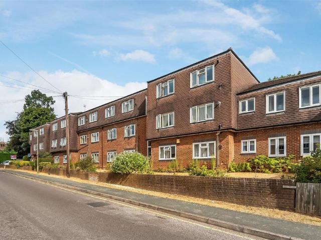 House for sale in Oxted, Hillview