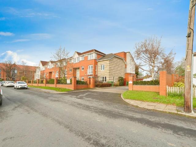 House for sale in Roundhay, West Yorkshire