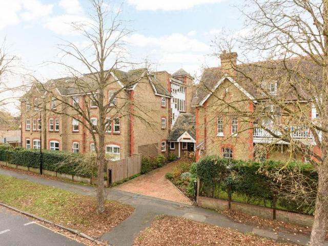 House for sale in London Borough of Merton, Merton Park
