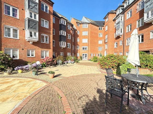 House for sale in Oxleaze, Gloucester