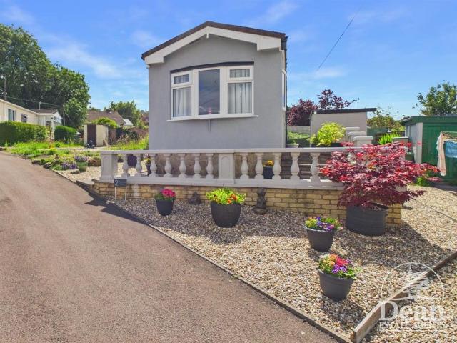 Park Home for sale in Bromsberrow Heath, Gloucestershire