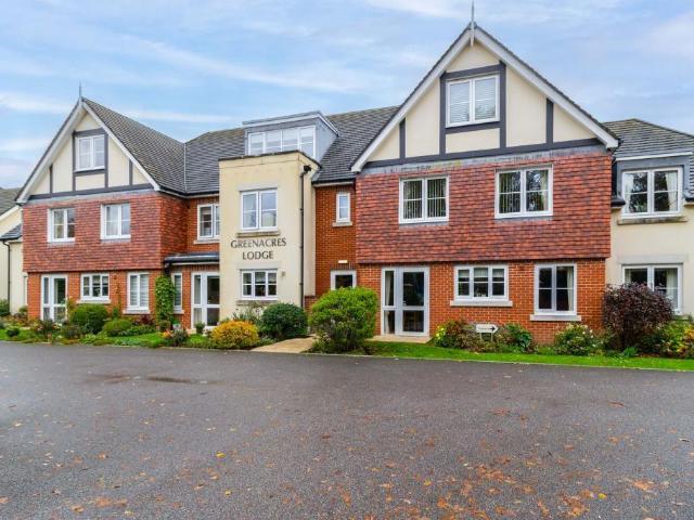 Flat for sale in Hillview, Surrey
