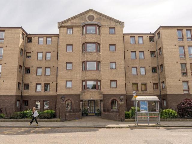House for sale in Silvermills, Scotland