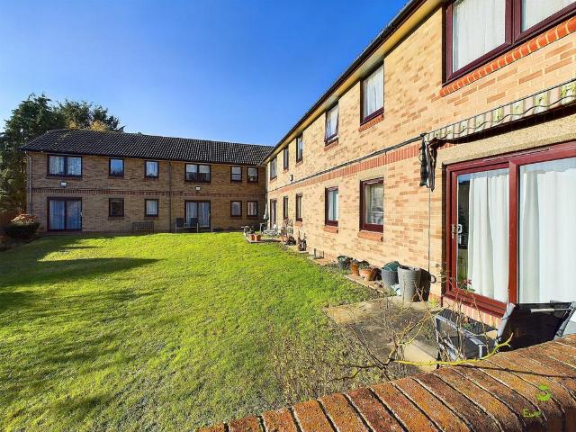 House for sale in Barnehurst, Greater London