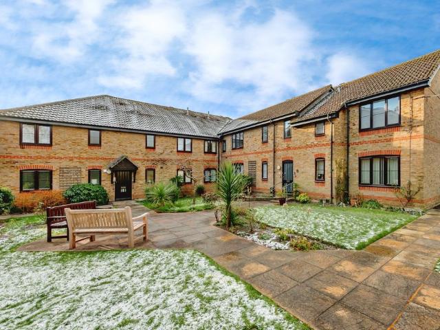 House for sale in Hillview, Surrey