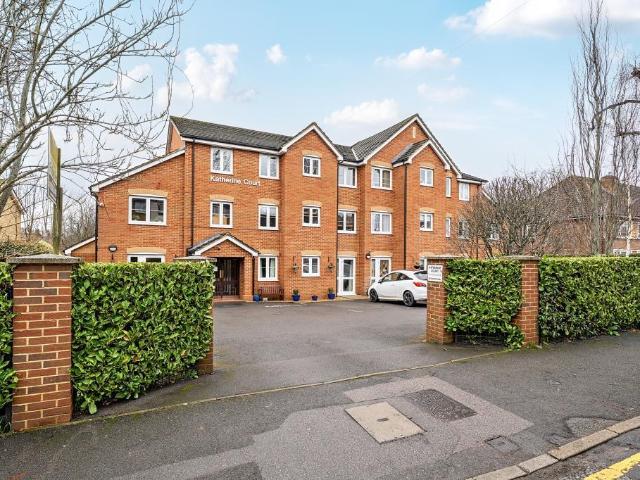 House for sale in Heol-las, Surrey