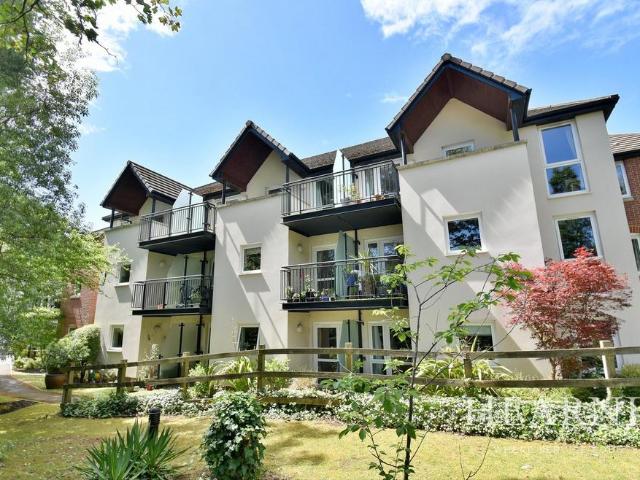 House for sale in Tricketts Cross, Ferndown