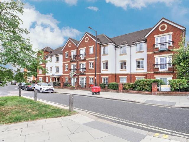 House for sale in Edmonton, Greater London