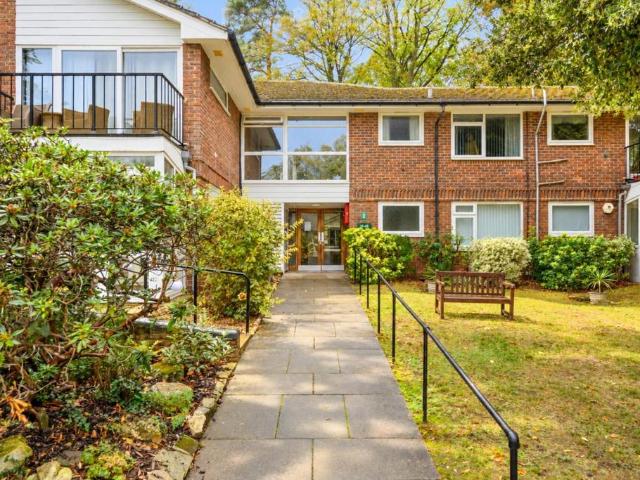 House for sale in Oxshott, Elmbridge