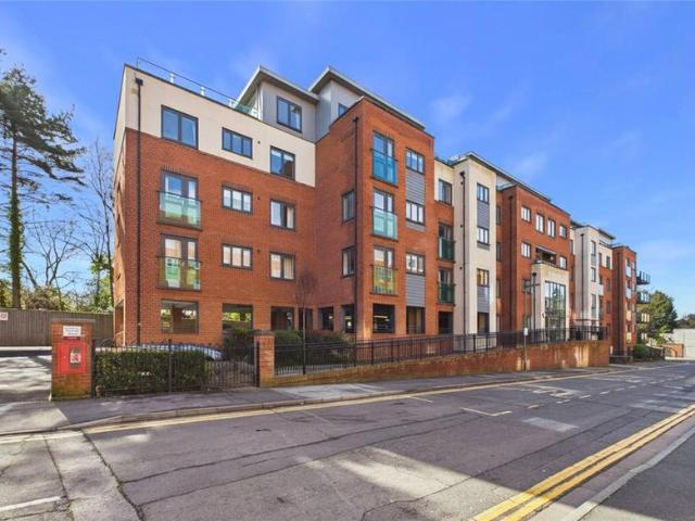 House for sale in Heol-las, Surrey