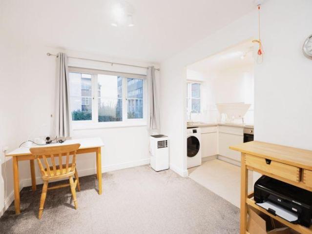 Flat for sale in Rush Green, Cat Hill