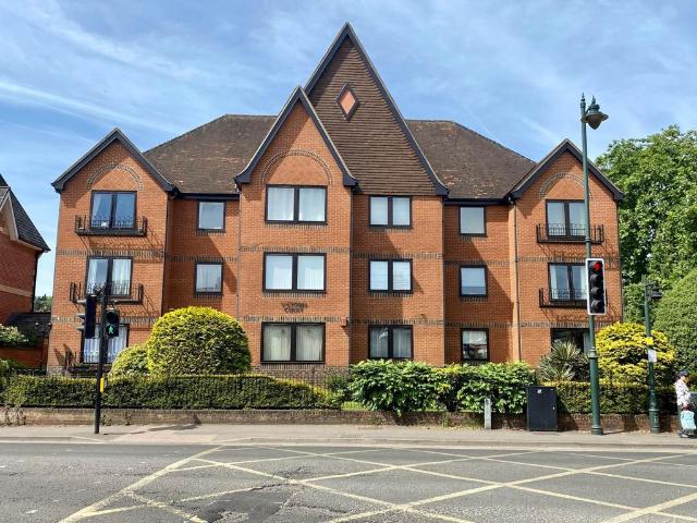 Flat for sale in Henley-on-Thames, Berrick Salome