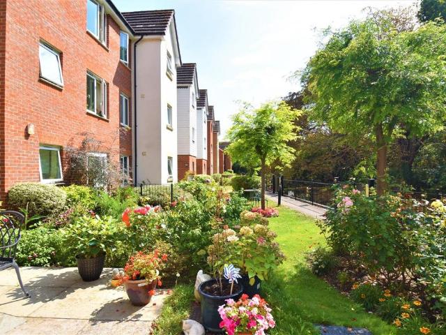 House for sale in Stroud Green, Barling