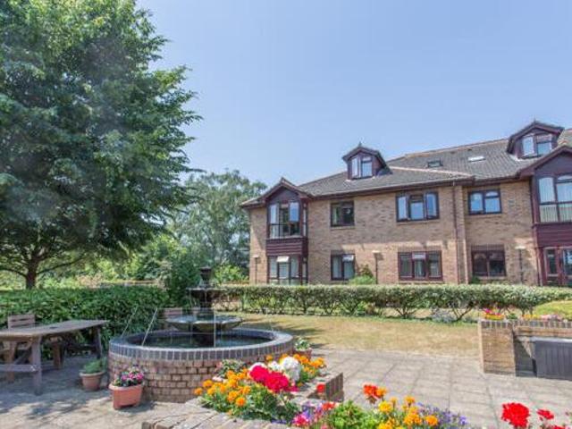 House for sale in Ascot