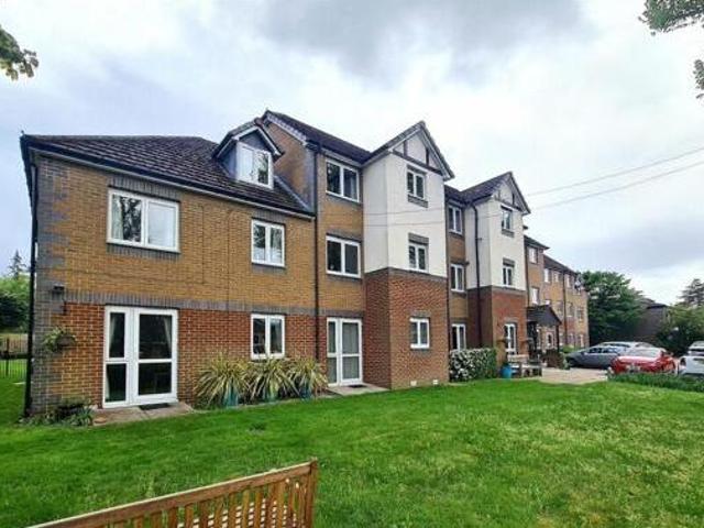 House for sale in Heol-las, Surrey