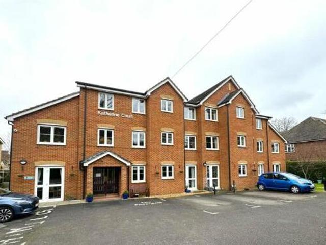 House for sale in Heol-las, Surrey