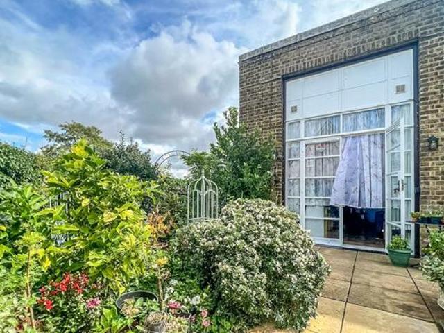 House for sale in Barling