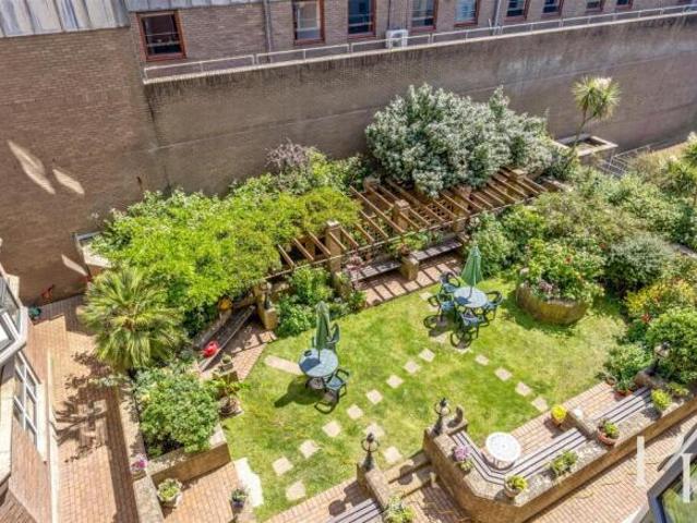 House for sale in Queen's Park, Brighton & Hove