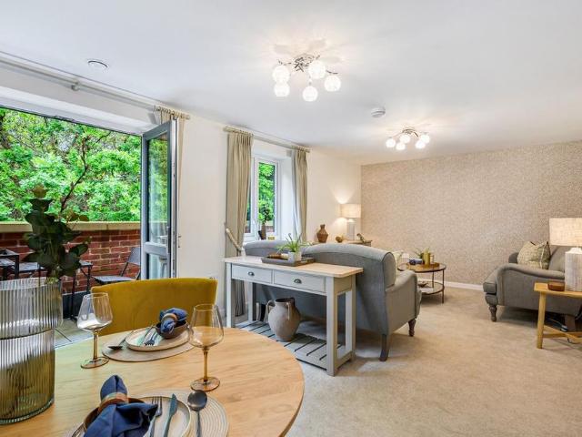 House for rent in Kitt's Moss, Bramhall
