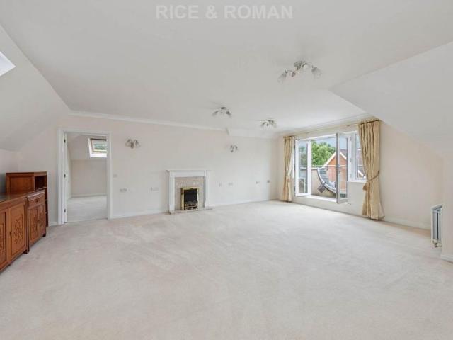 House for rent in Pachesham Park, Surrey