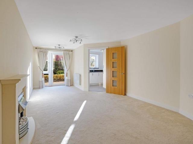 House for rent in Southborough, Sandown Park