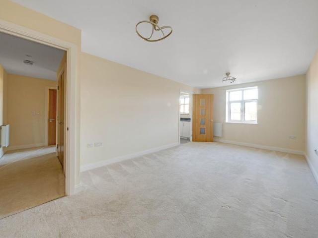 House for rent in Southborough, Sandown Park
