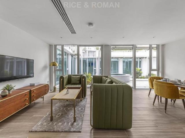 House for rent in Row Town, Surrey