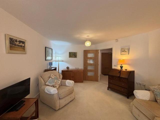 House for rent in Littlecote, West Sussex