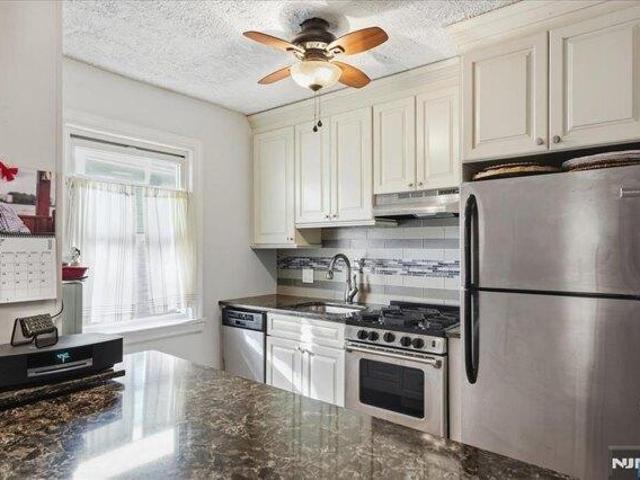 Condo for sale in Ridgefield, New Jersey