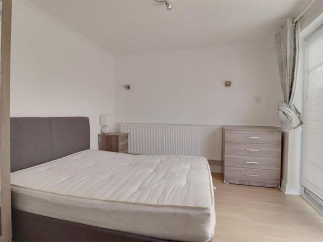 Room for rent in Mile End, Fordham Heath
