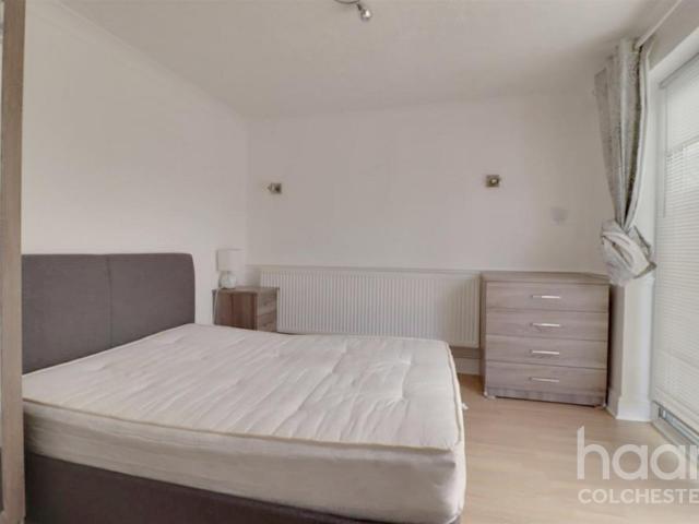 Room for rent in Mile End, Fordham Heath