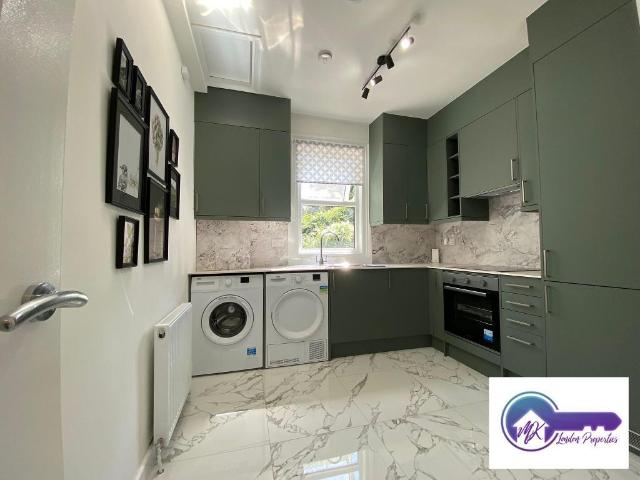 Room for rent in Charlton, Greater London