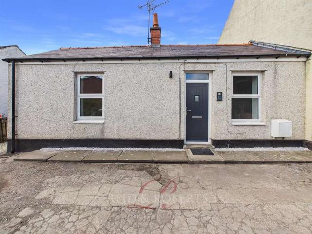 Farm for sale in Ponciau, Wales