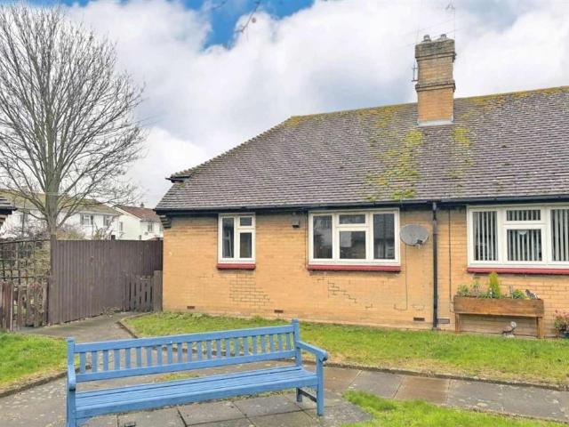 Bungalow for sale in Barnes Cray, Greater London