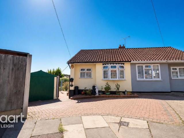 Bungalow for sale in Alton Barnes, Essex