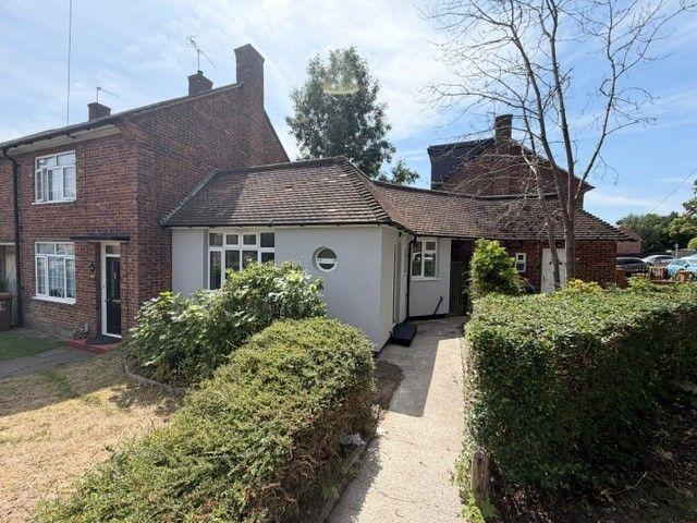 Bungalow for sale in Watford Rural, Batchworth