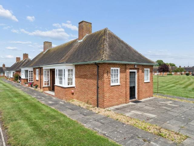 Bungalow for sale in Wootton Pillinge, Bedford