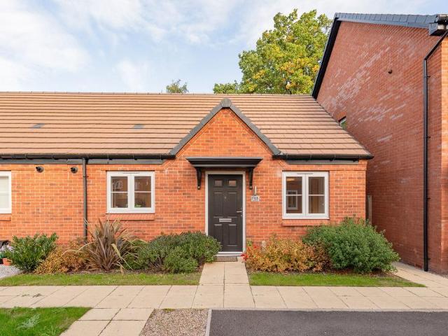 Bungalow for sale in St John's, Warwick