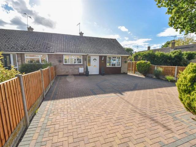 Bungalow for sale in Kelvedon Hatch, Brentwood