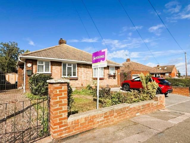 Bungalow for sale in Rainham, Gillingham