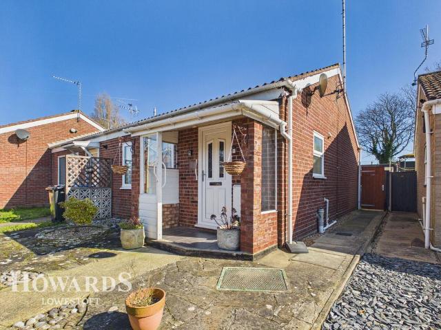 Bungalow for sale in Eastbridge, Suffolk
