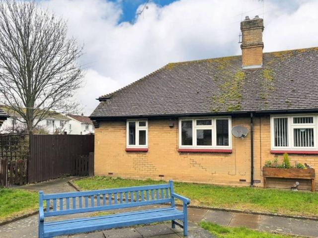 Bungalow for sale in Barnes Cray, Greater London