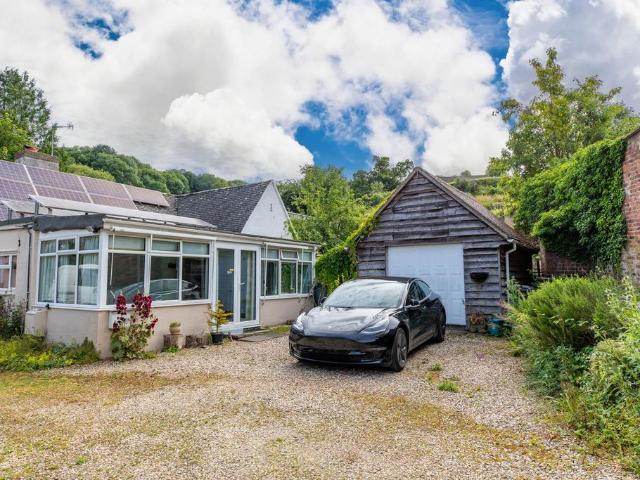 Bungalow for rent in Selsley, School House